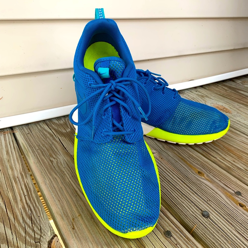 Roshe Run by NIKE